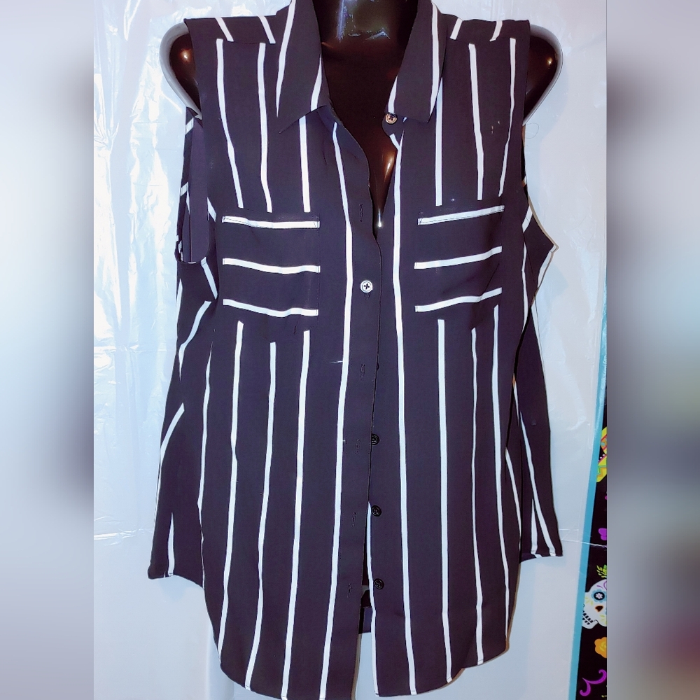 White House Black Market Size 10 Sleeveless button up blouse